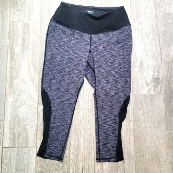NWT Torrid Capri Leggings 0 - Picture 1 of 10